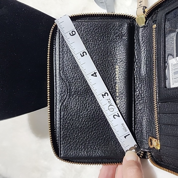 NWT Marc Jacob's Black and Cream/Tan Wallet Wristlet cell phone holder - Picture 10 of 11